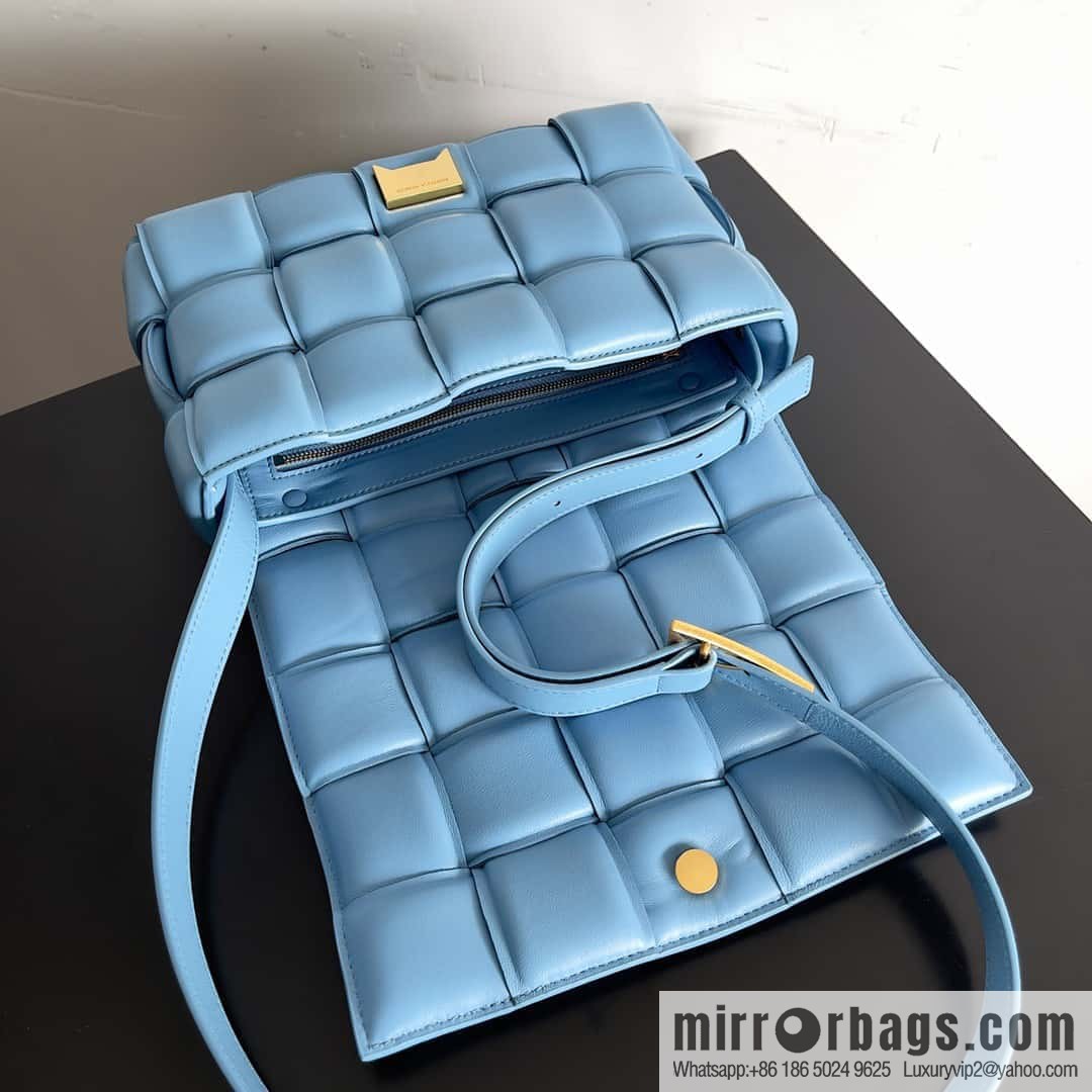 New color~ Hurricane Blue BV Cassette bag Cassette bag Pillow bag, item number: 70094