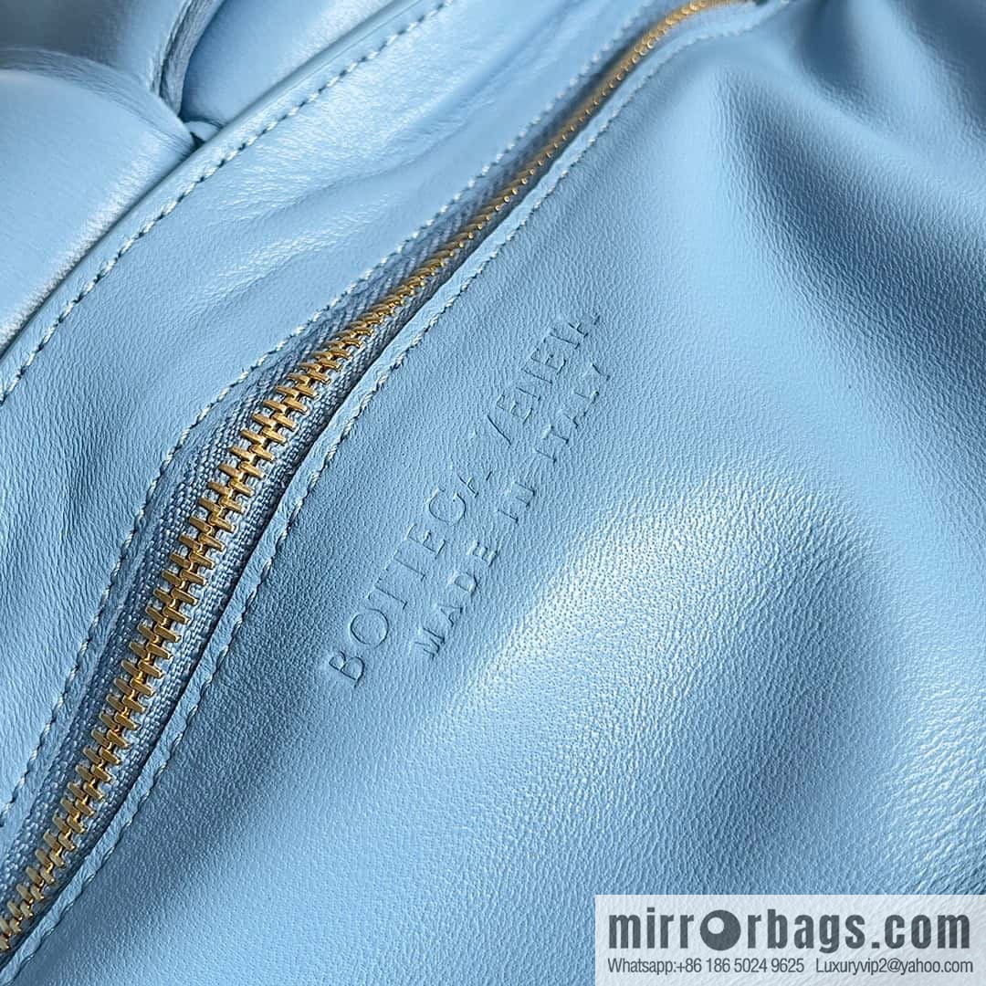 New color~ Hurricane Blue BV Cassette bag Cassette bag Pillow bag, item number: 70094