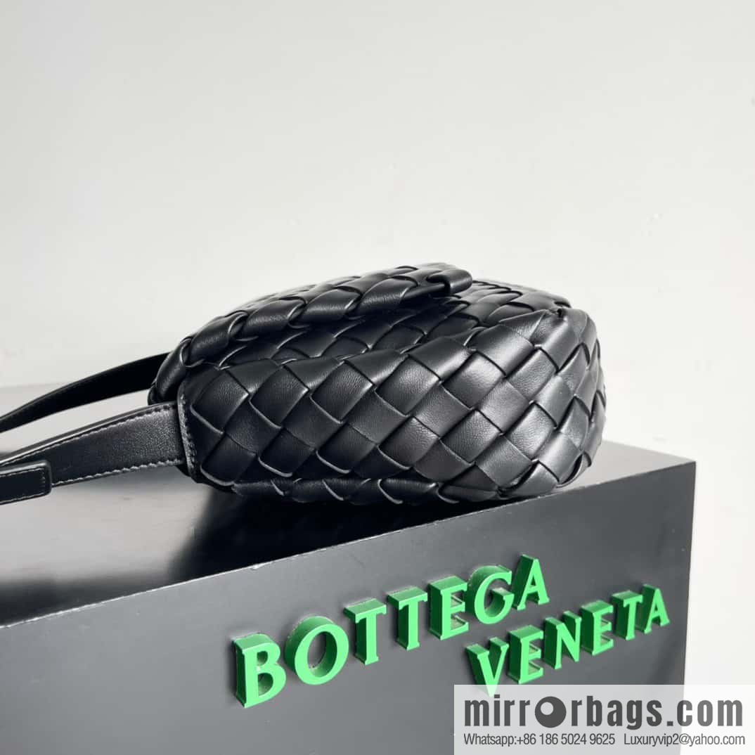 #B's new COBBLE Cobble Bag in early autumn of 2023 is the same as Stefanie Sun, model number: 755659.