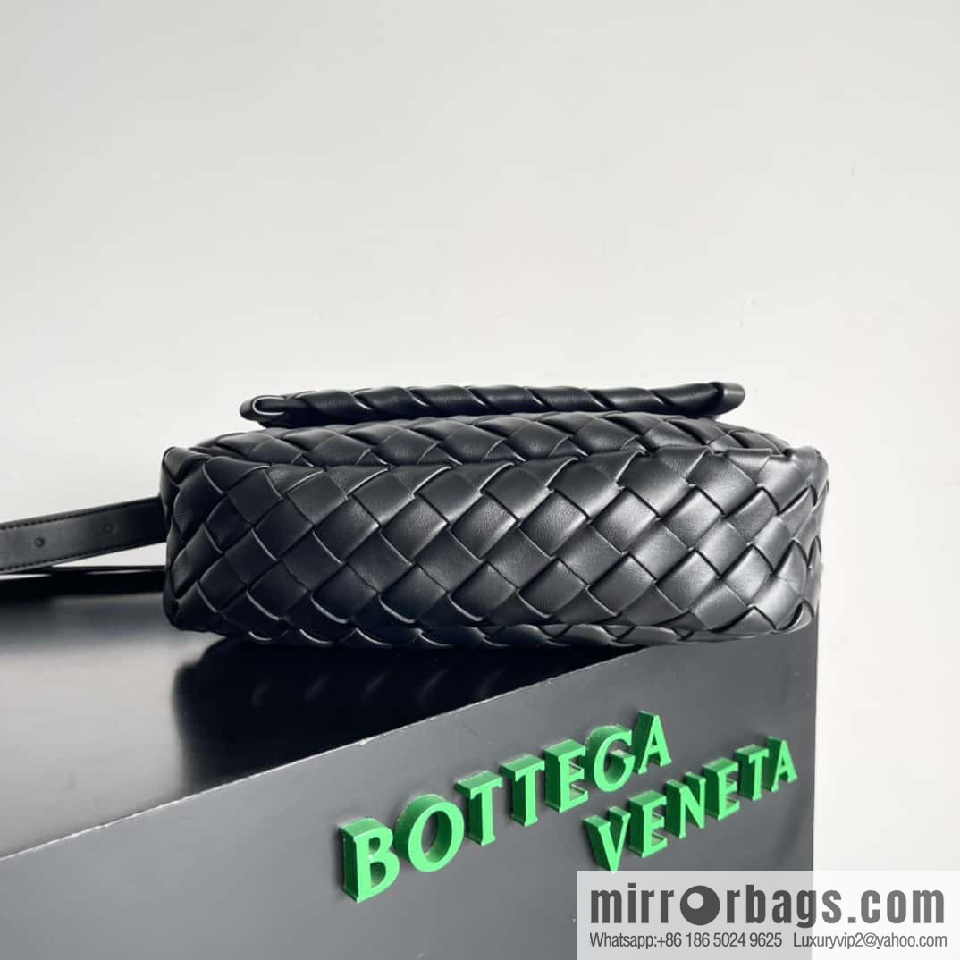 #B's new COBBLE Cobble Bag in early autumn of 2023 is the same as Stefanie Sun, model number: 755659.