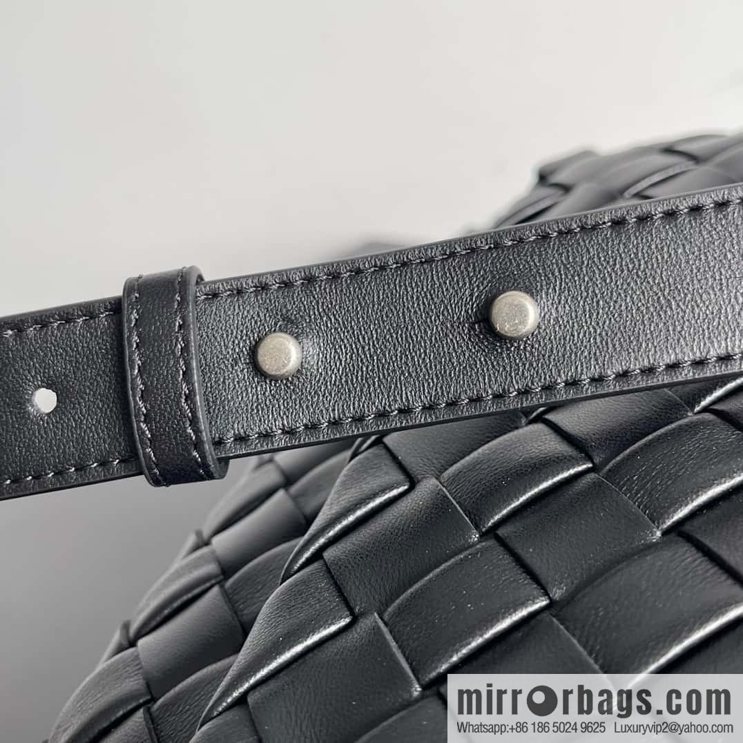 #B's new COBBLE Cobble Bag in early autumn of 2023 is the same as Stefanie Sun, model number: 755659.