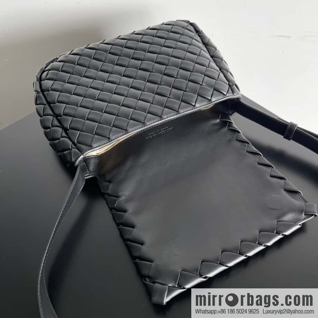 #B's new COBBLE Cobble Bag in early autumn of 2023 is the same as Stefanie Sun, model number: 755659.