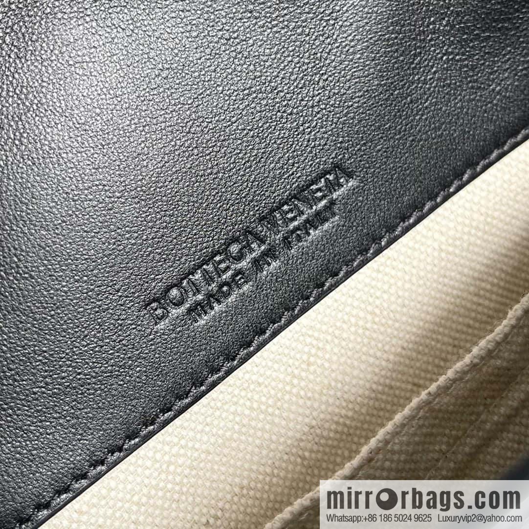 #B's new COBBLE Cobble Bag in early autumn of 2023 is the same as Stefanie Sun, model number: 755659.