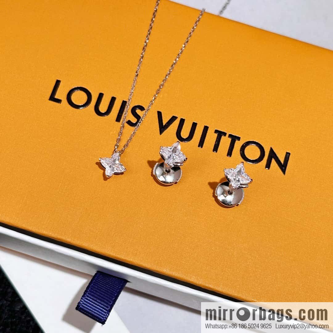 ❗️New ❗️ ☀ Louis Vuitton diamond necklace, stud earrings ☀ LV lconic Pearls necklace
