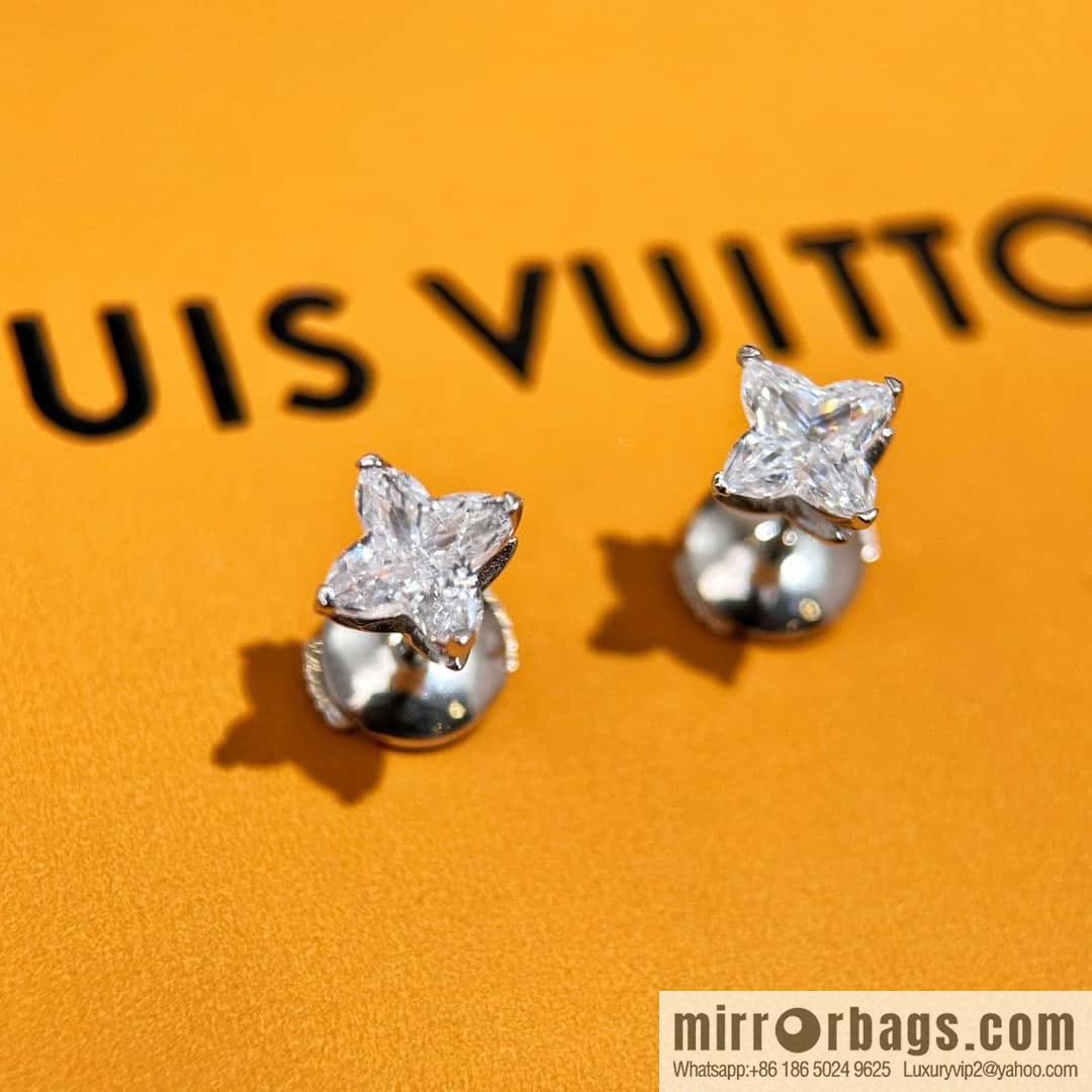 ❗️New ❗️ ☀ Louis Vuitton diamond necklace, stud earrings ☀ LV lconic Pearls necklace