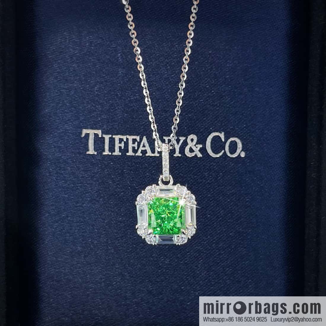 ❗️New ❗️ New ☑️ TIFFANY & Co. Tiffany Square Green Diamond Necklace