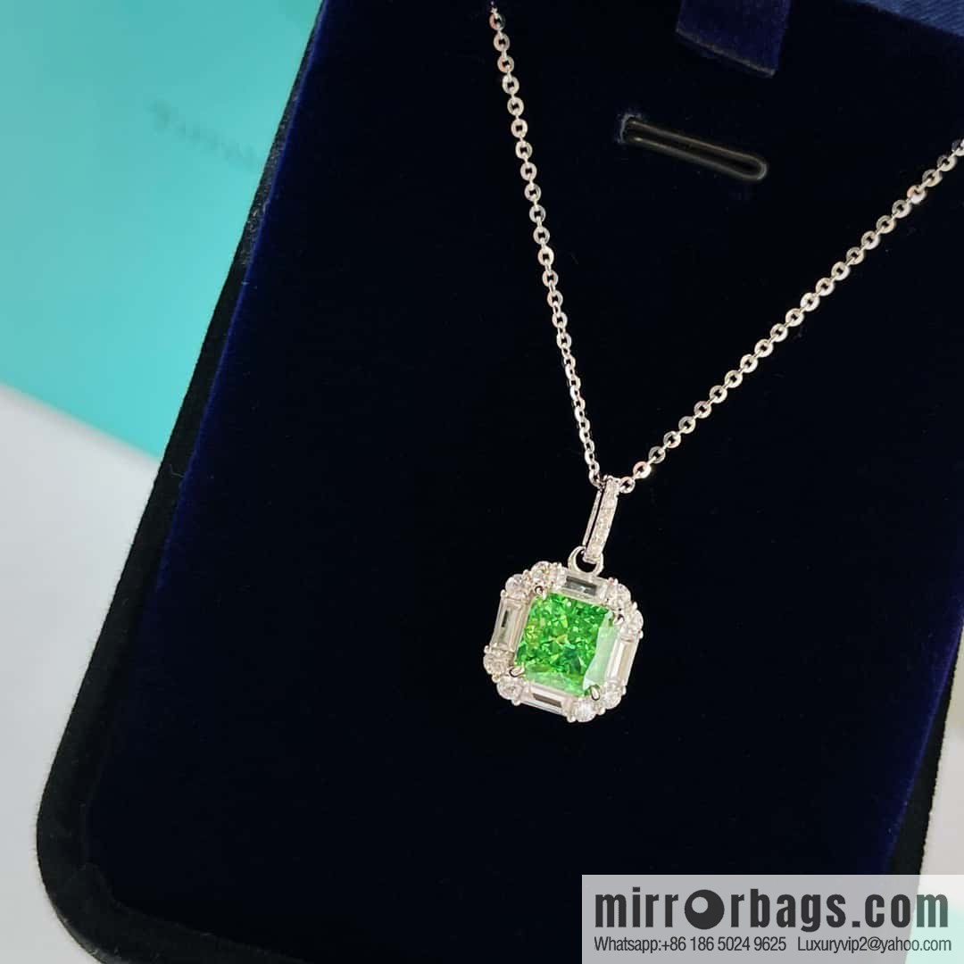 ❗️New ❗️ New ☑️ TIFFANY & Co. Tiffany Square Green Diamond Necklace