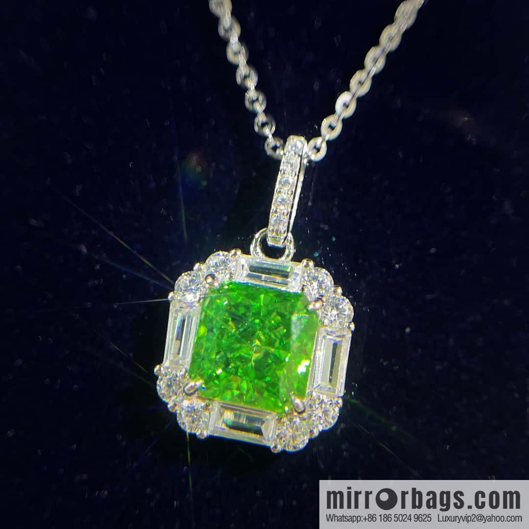 ❗️New ❗️ New ☑️ TIFFANY & Co. Tiffany Square Green Diamond Necklace