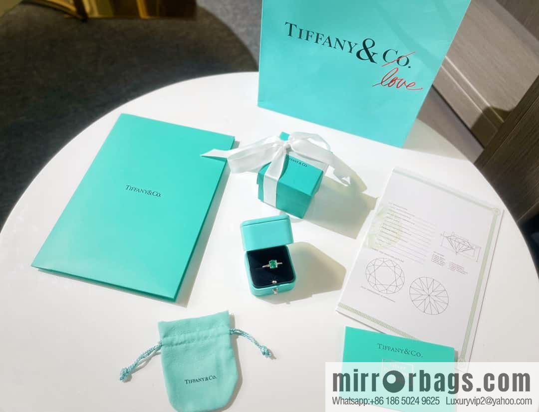 ❗️New ❗️ New ☑️ Tiffany & Co. Square Green Diamond Ring