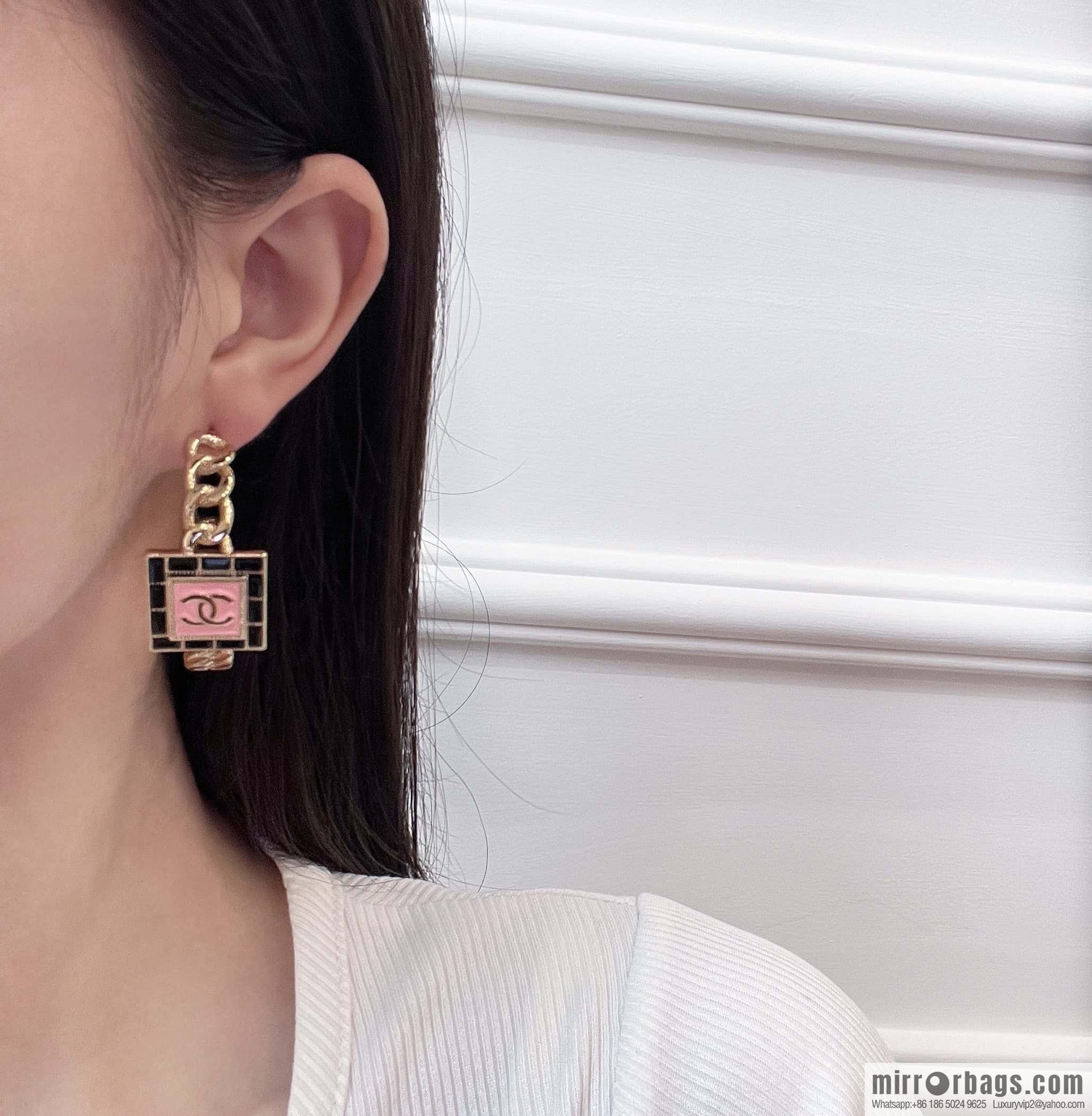 ❗️New ❗️☀️ New ☑️ Chanel Double C Square Oil Drip Semicircular Earrings Earrings ☀️