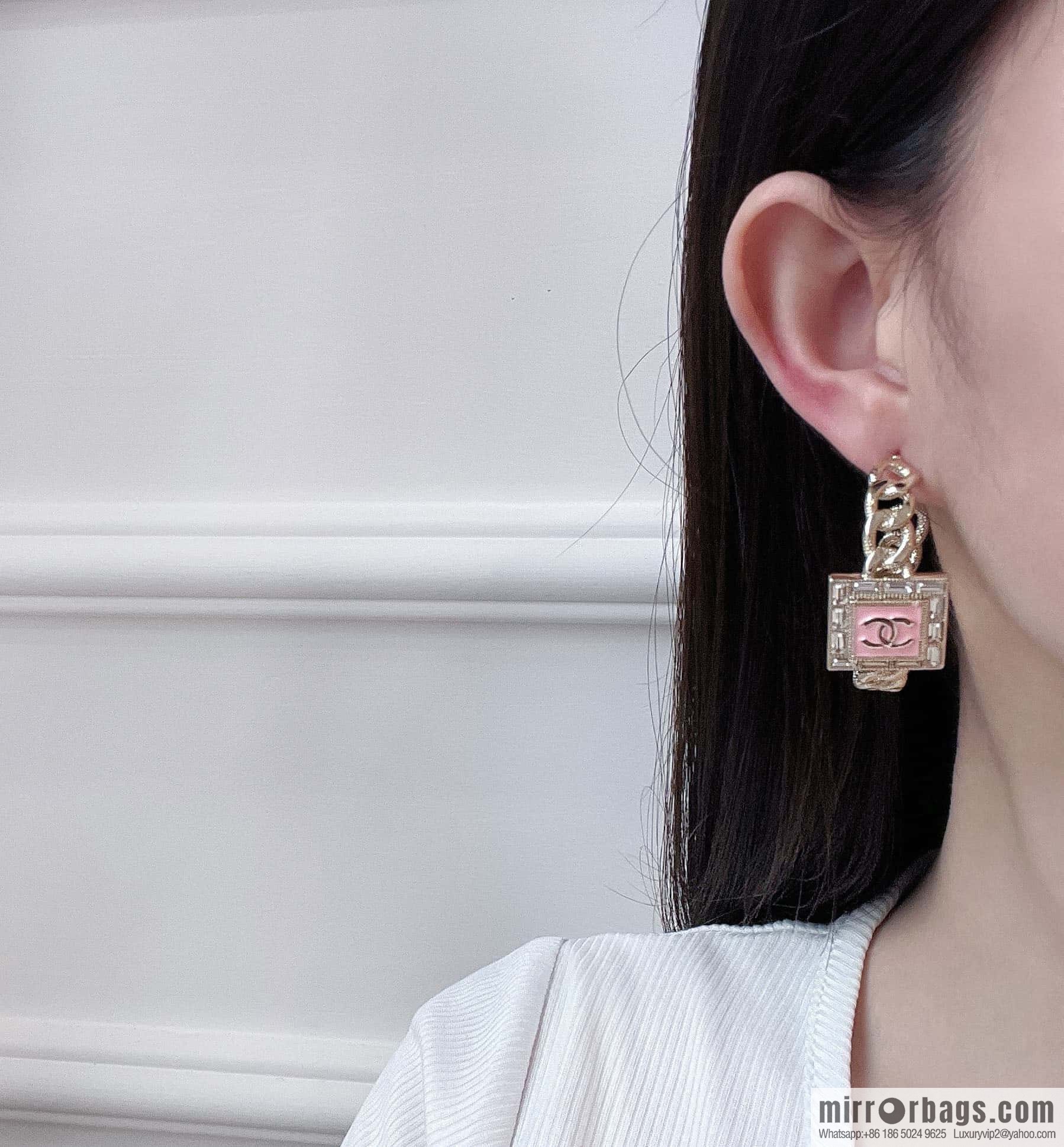 ❗️New ❗️☀️ New ☑️ Chanel Double C Square Oil Drip Semicircular Earrings Earrings ☀️