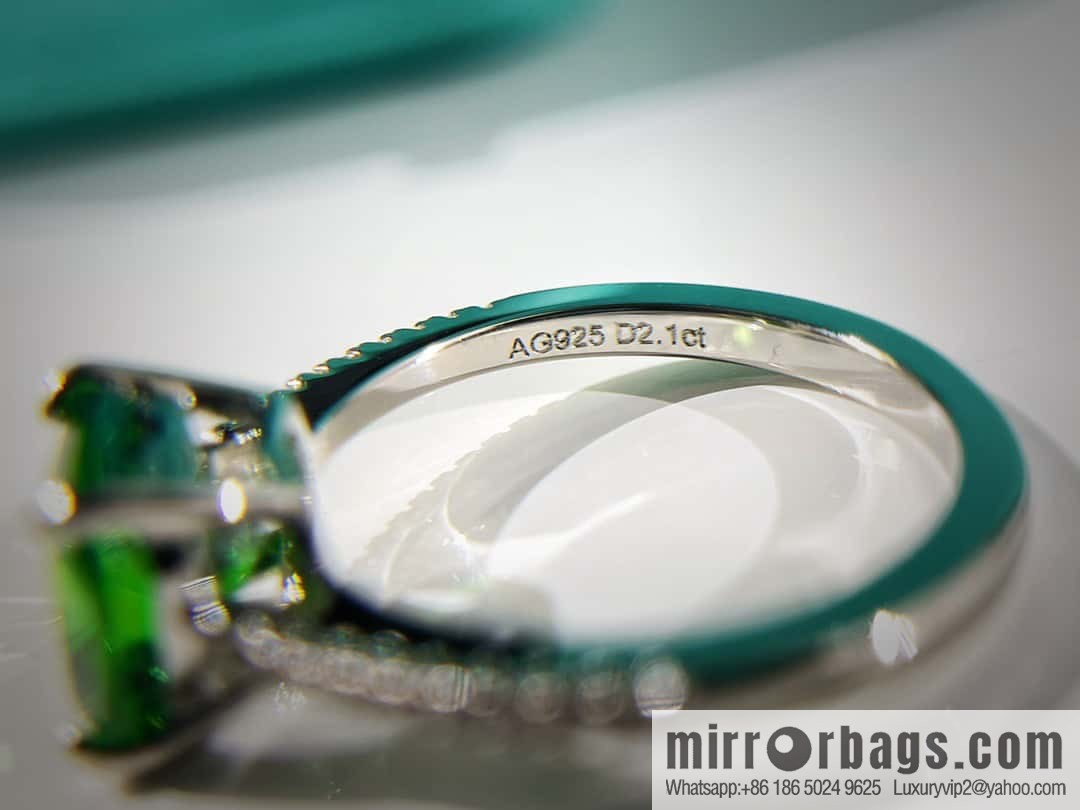 ❗️New ❗️ New ☑️ Tiffany & Co. Square Green Diamond Ring
