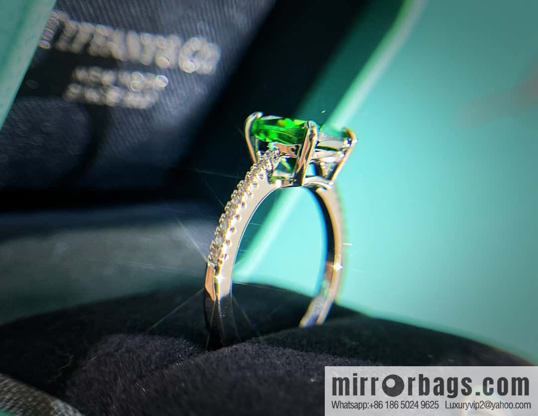 ❗️New ❗️ New ☑️ Tiffany & Co. Square Green Diamond Ring