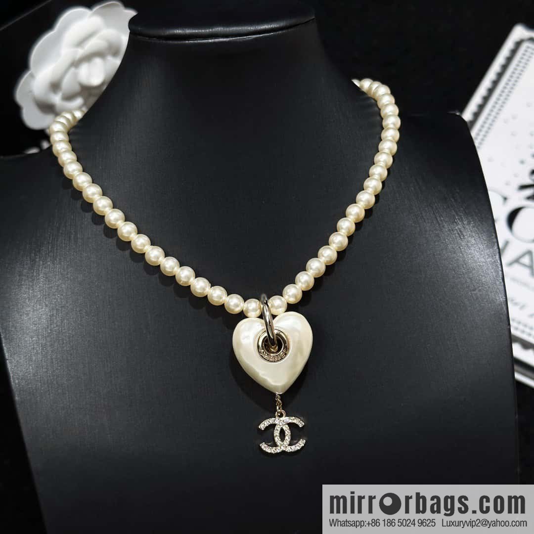 ❗️New ❗️ Chanel necklace ☀️ new ☑️ Chanel peach heart love necklace ☀️