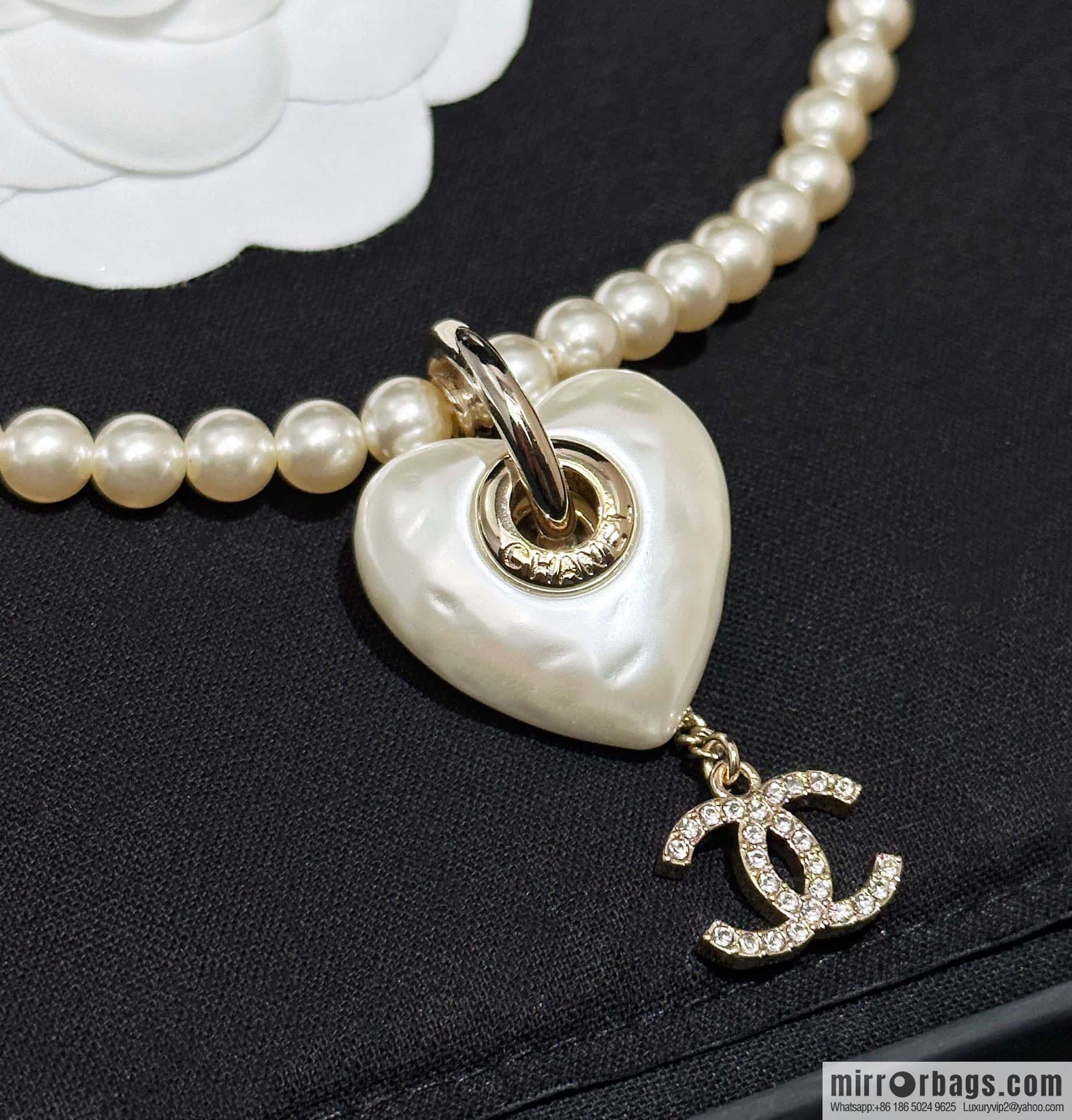 ❗️New ❗️ Chanel necklace ☀️ new ☑️ Chanel peach heart love necklace ☀️