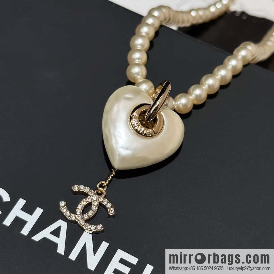 ❗️New ❗️ Chanel necklace ☀️ new ☑️ Chanel peach heart love necklace ☀️