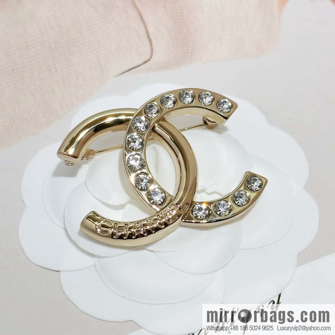 ❗️New ❗️ Chanel brooch ☀️ new ☑️ Chanel double c half diamond brooch ☀️