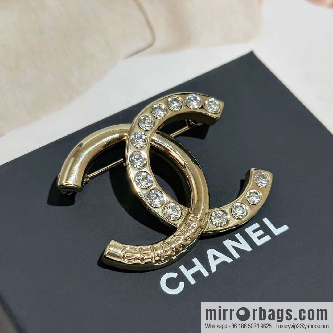 ❗️New ❗️ Chanel brooch ☀️ new ☑️ Chanel double c half diamond brooch ☀️