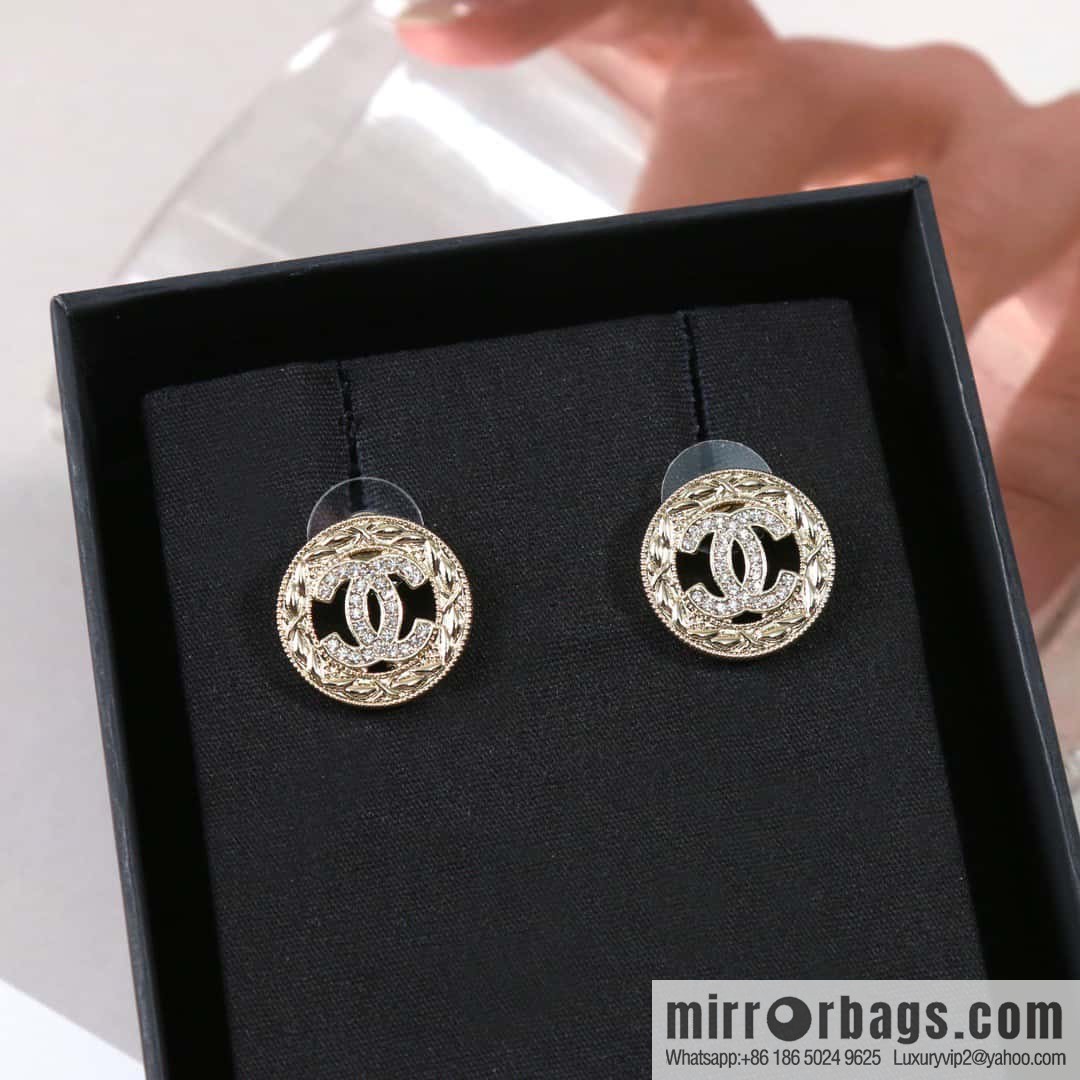 ☀️New ☑️ Chanel C1 double c round stud earrings ☀️