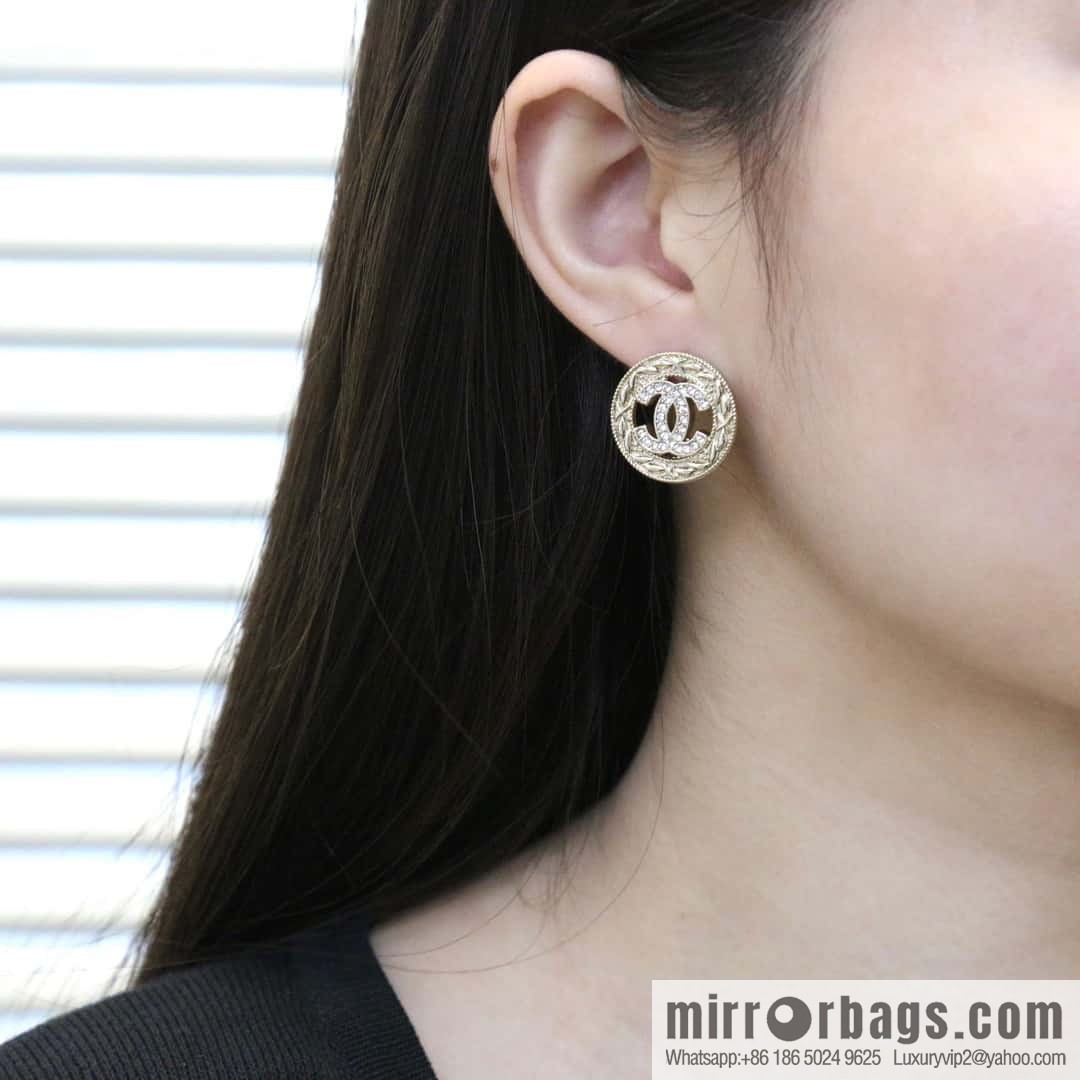 ☀️New ☑️ Chanel C1 double c round stud earrings ☀️