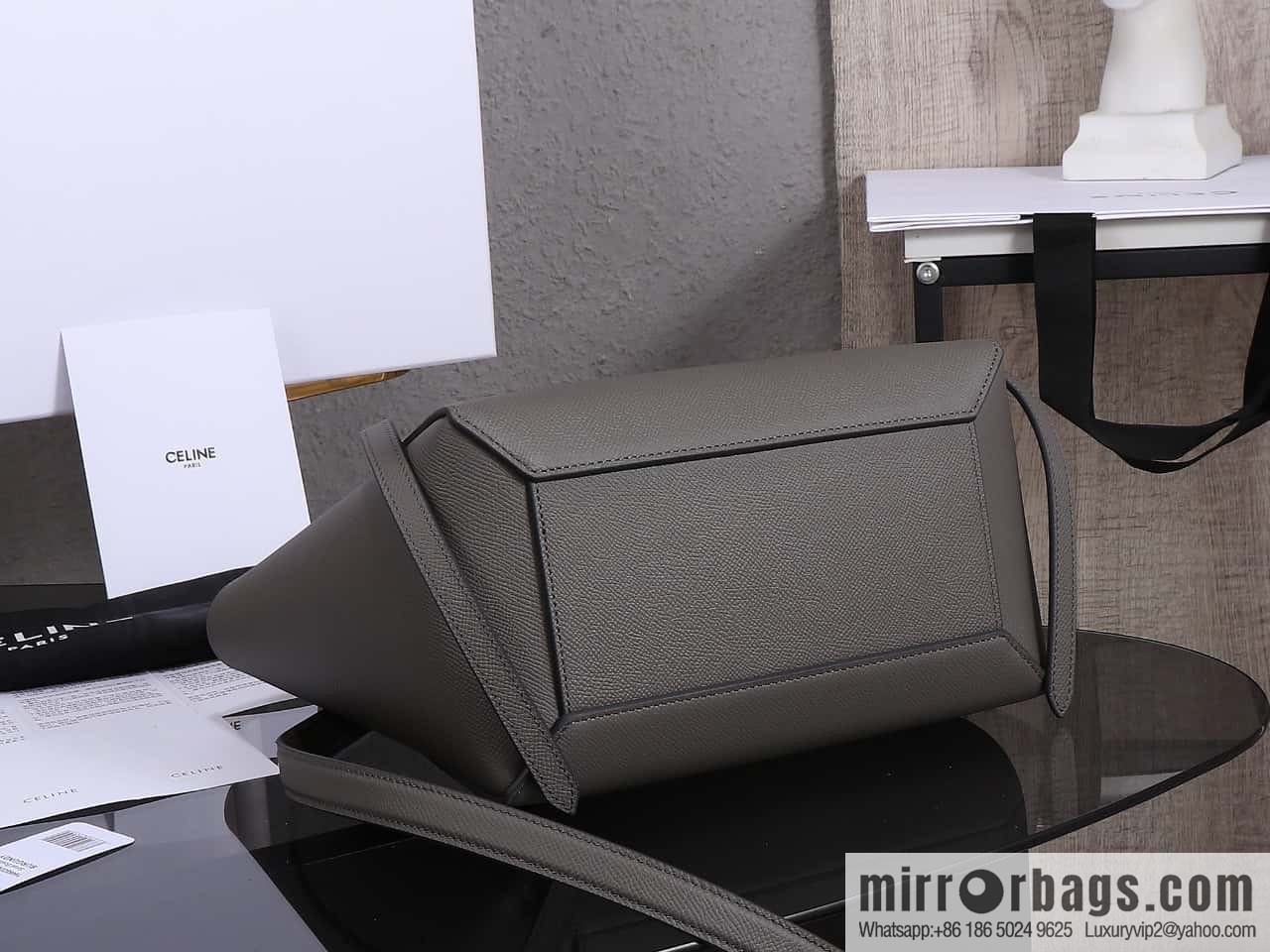 [Premium quality, original leather] CELINE BELT MICRO medium grained calfskin handbag 175520