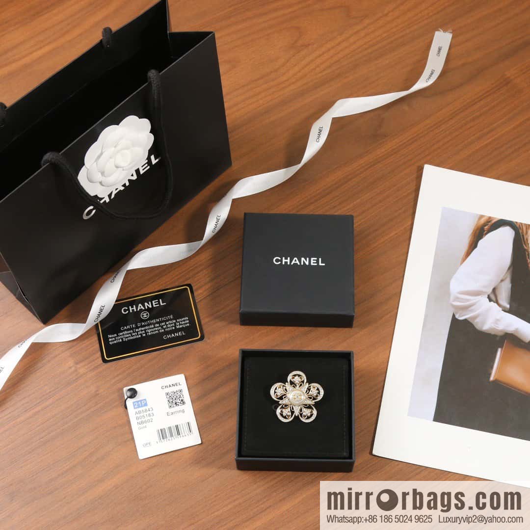 ☀️New ☑️ Chanel snowflake pentagram ⭐ brooch ☀️