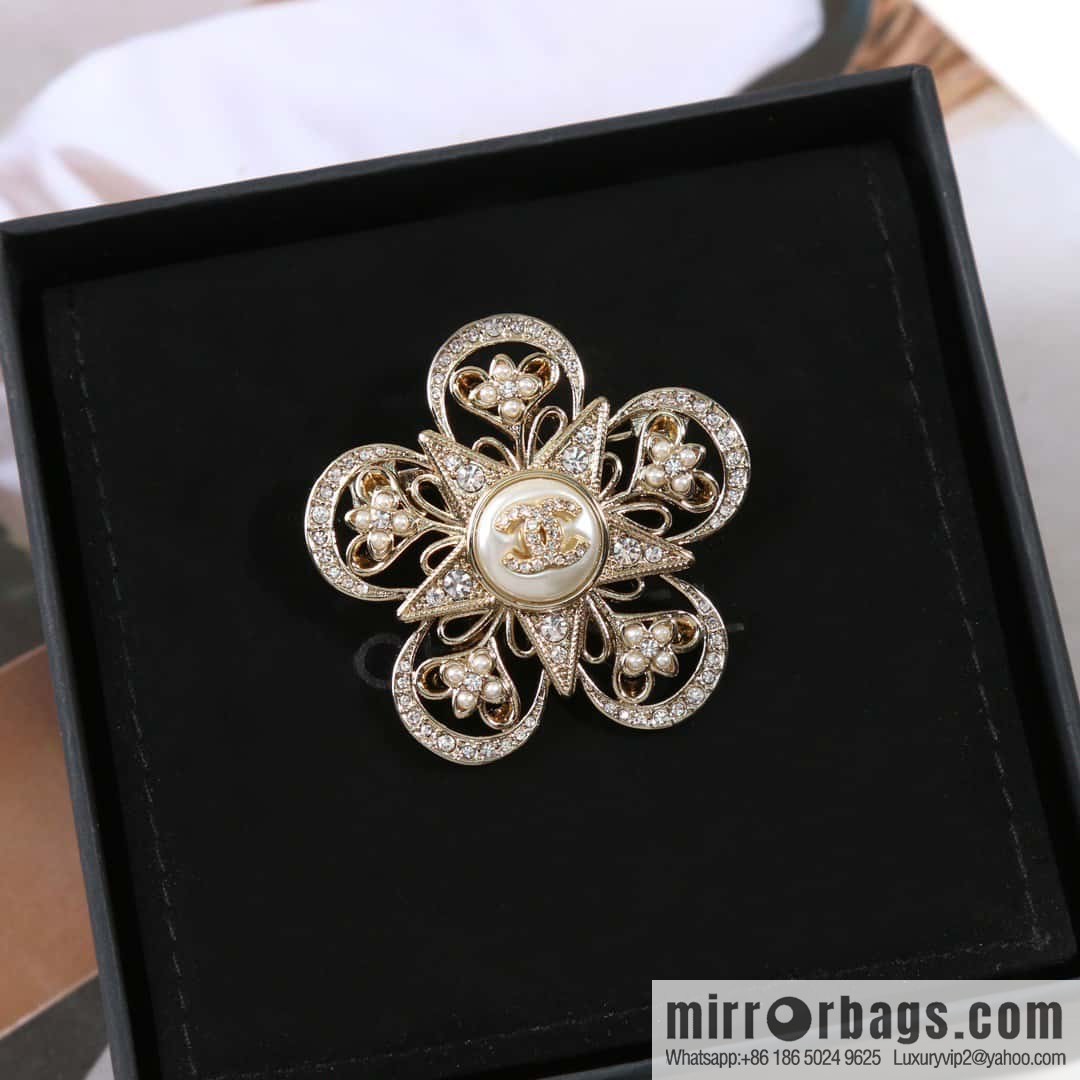 ☀️New ☑️ Chanel snowflake pentagram ⭐ brooch ☀️