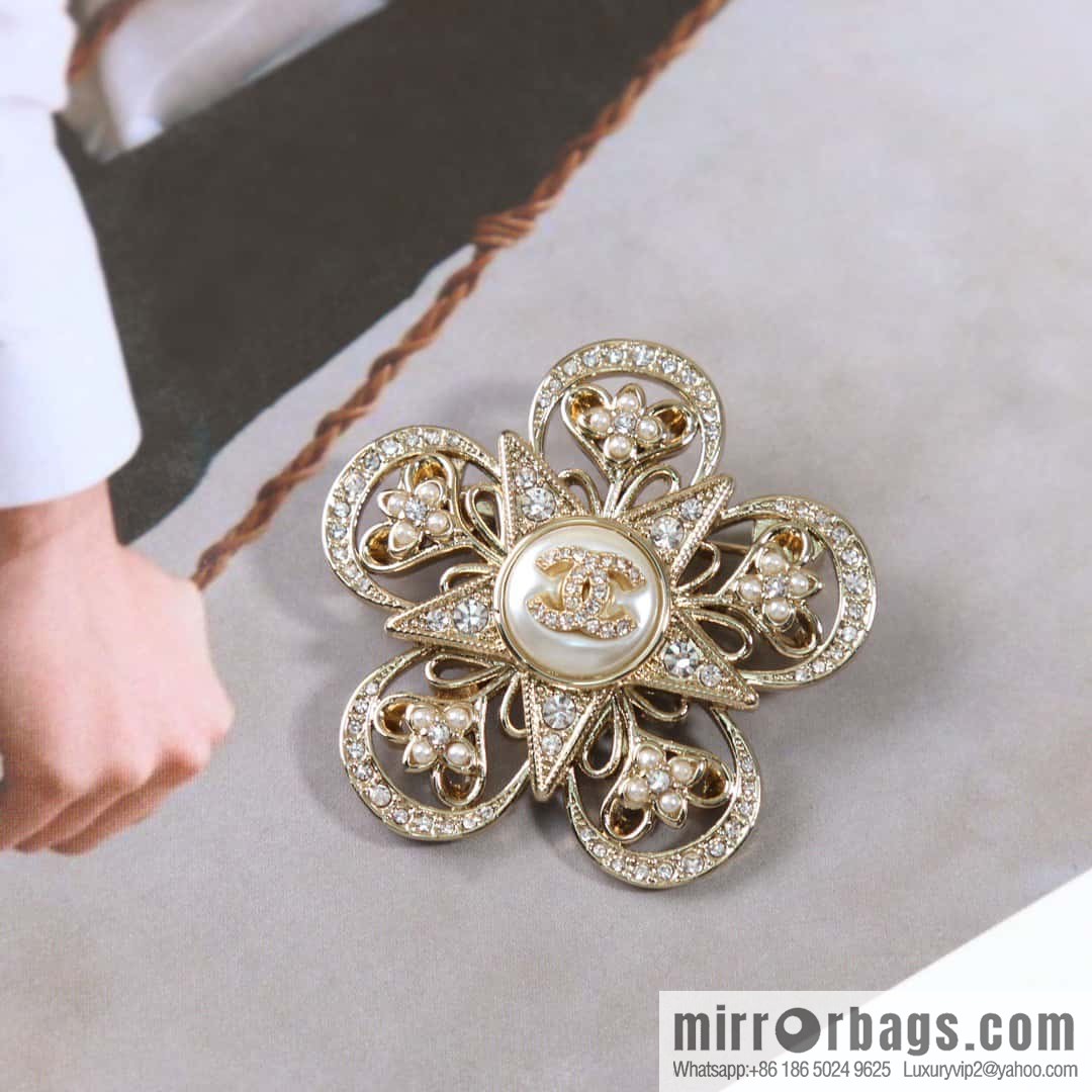 ☀️New ☑️ Chanel snowflake pentagram ⭐ brooch ☀️