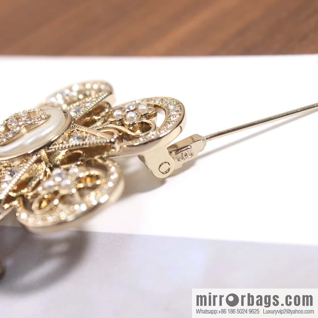 ☀️New ☑️ Chanel snowflake pentagram ⭐ brooch ☀️