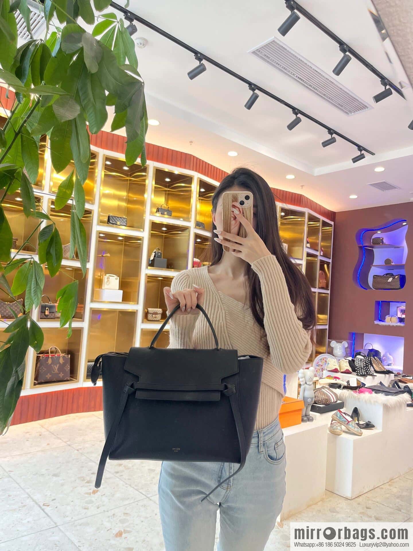 [Premium quality, original leather] CELINE BELT MICRO medium grained calfskin handbag 175520