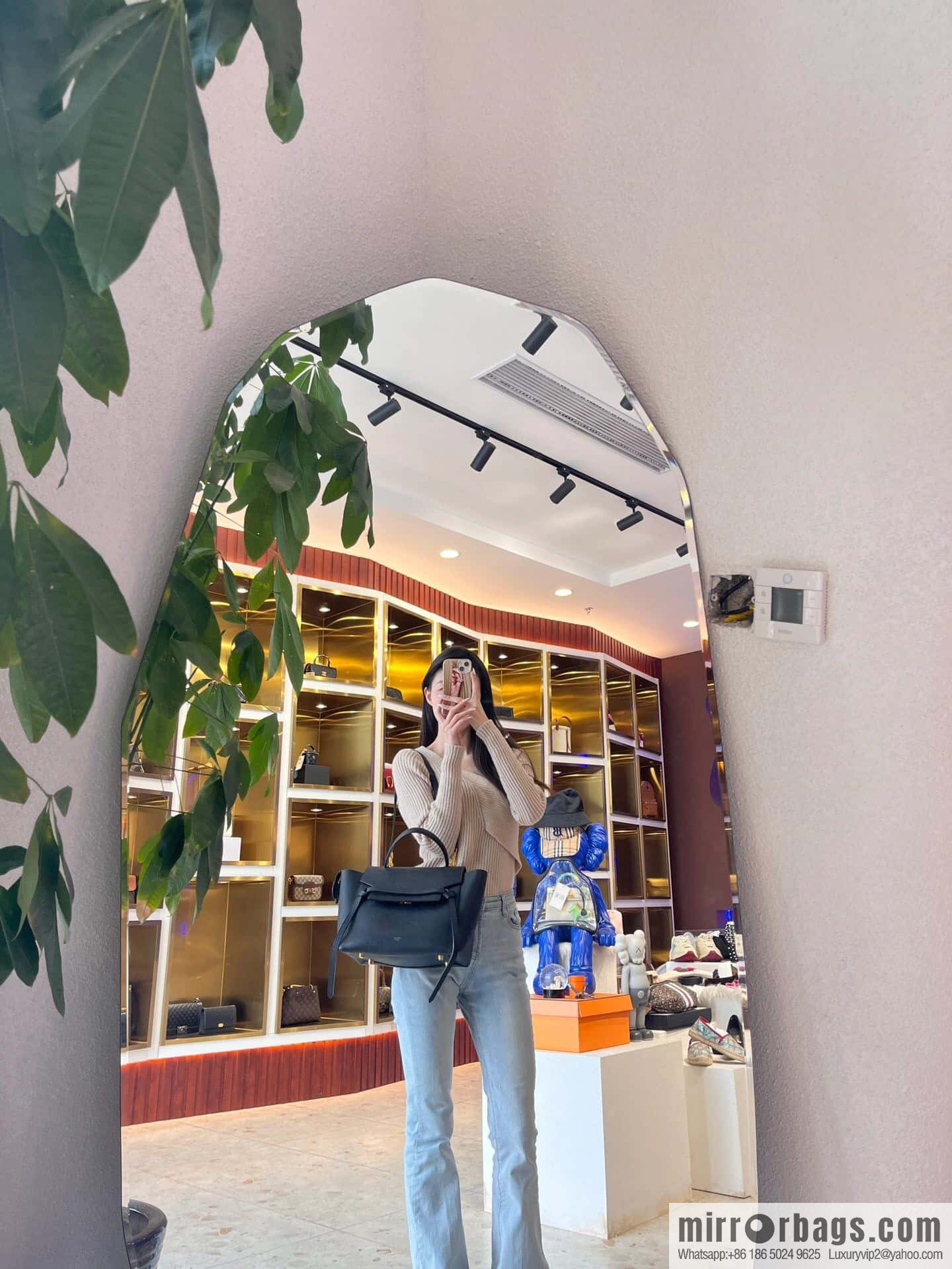 [Premium quality, original leather] CELINE BELT MICRO medium grained calfskin handbag 175520