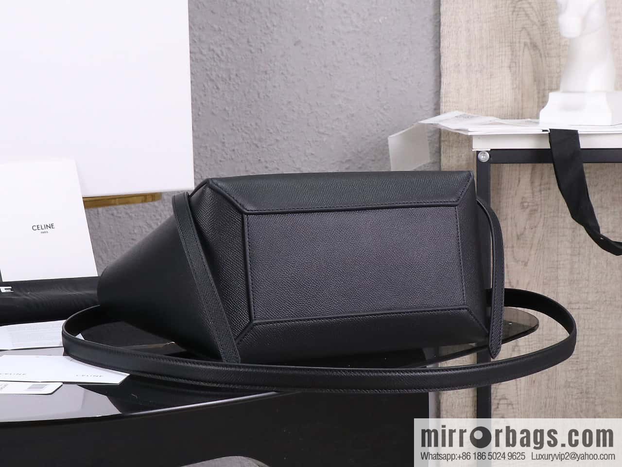 [Premium quality, original leather] CELINE BELT MICRO medium grained calfskin handbag 175520