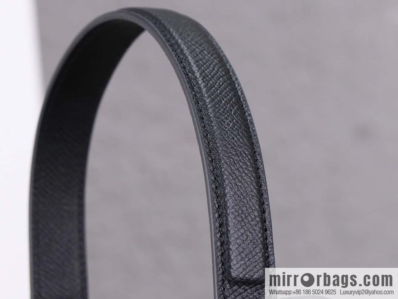 [Premium quality, original leather] CELINE BELT MICRO medium grained calfskin handbag 175520