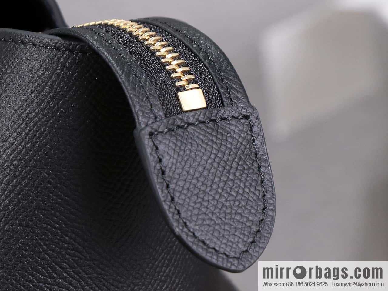 [Premium quality, original leather] CELINE BELT MICRO medium grained calfskin handbag 175520
