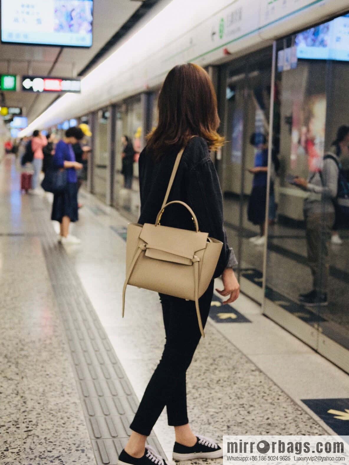 [Premium quality, original leather] CELINE BELT MICRO medium grained calfskin handbag 175520
