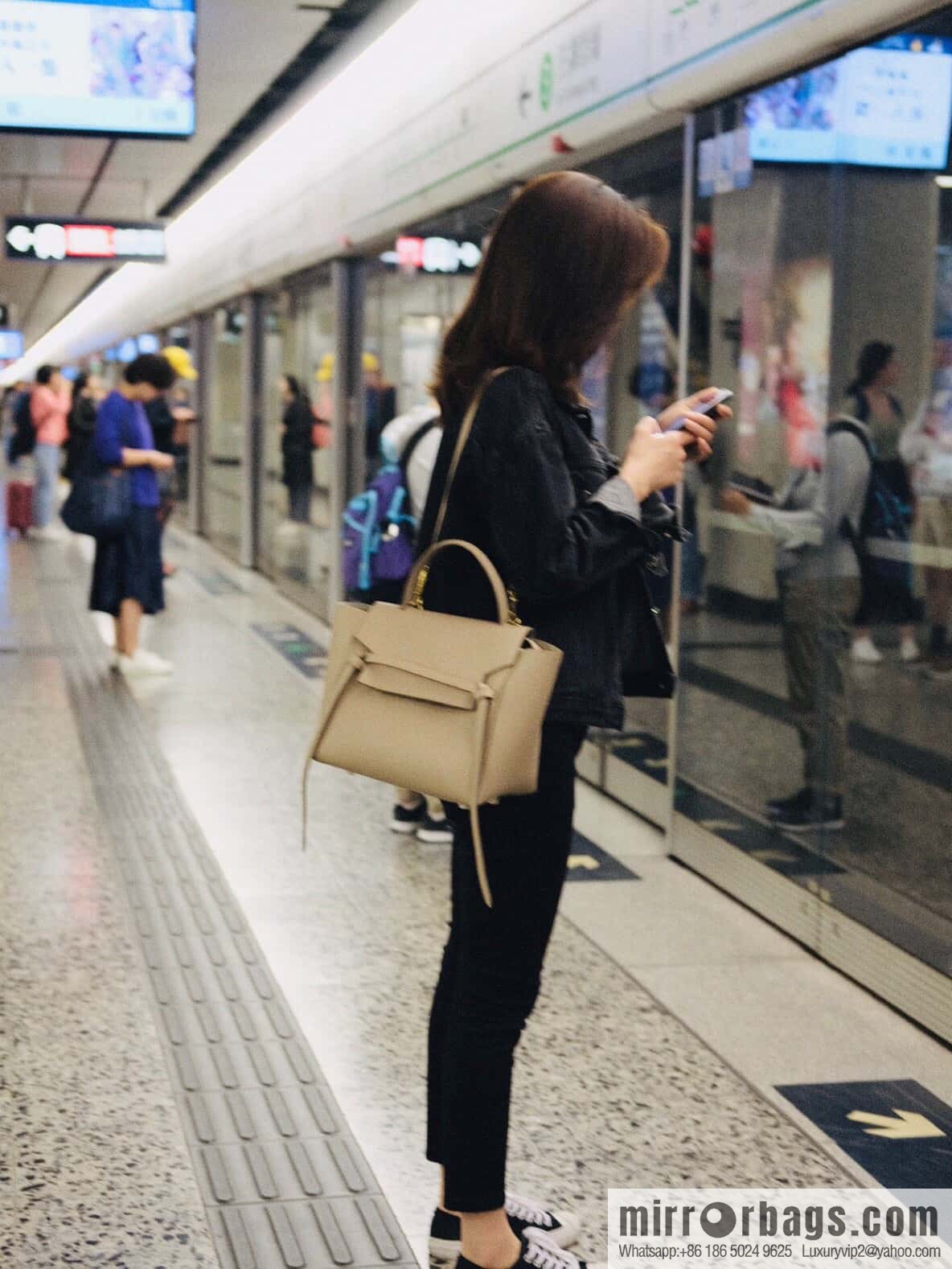 [Premium quality, original leather] CELINE BELT MICRO medium grained calfskin handbag 175520