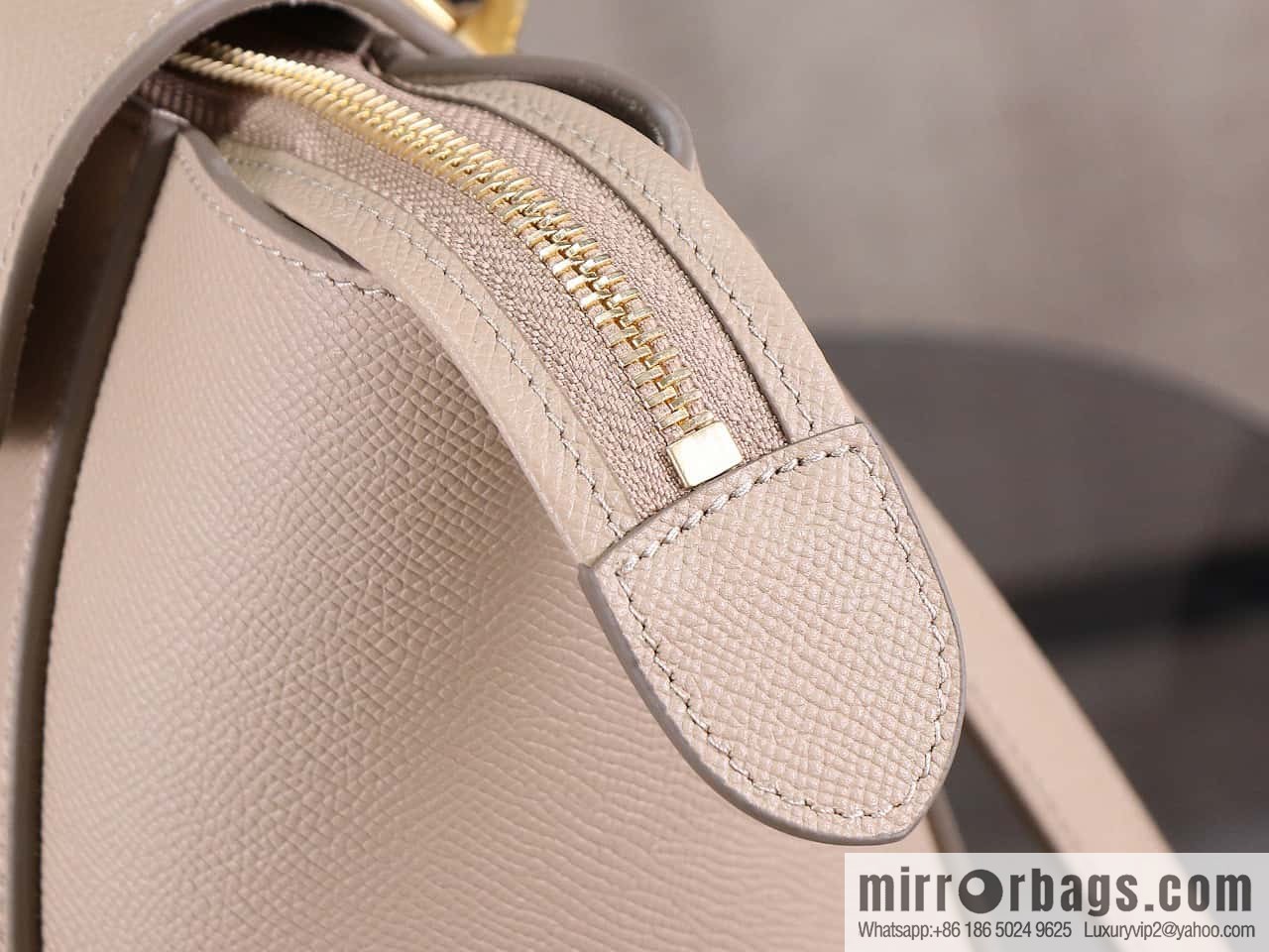 [Premium quality, original leather] CELINE BELT MICRO medium grained calfskin handbag 175520