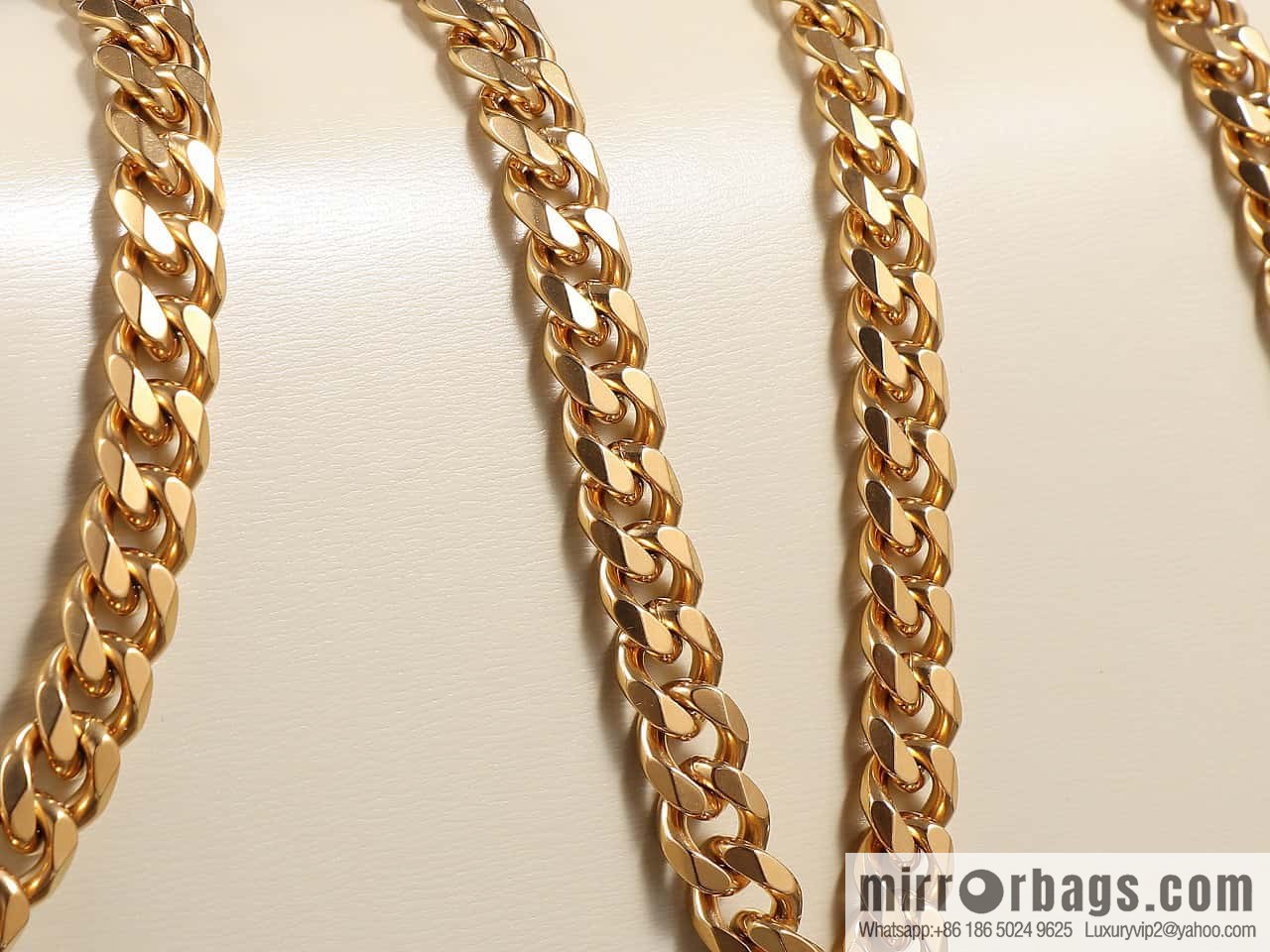 [Premium quality, all-steel hardware] CELINE 23s autumn and winter new products | COLLEGE TRIOMPHE bright cow leather (fabric) chain strap handbag number: 113583 Arc de Triomphe autumn new