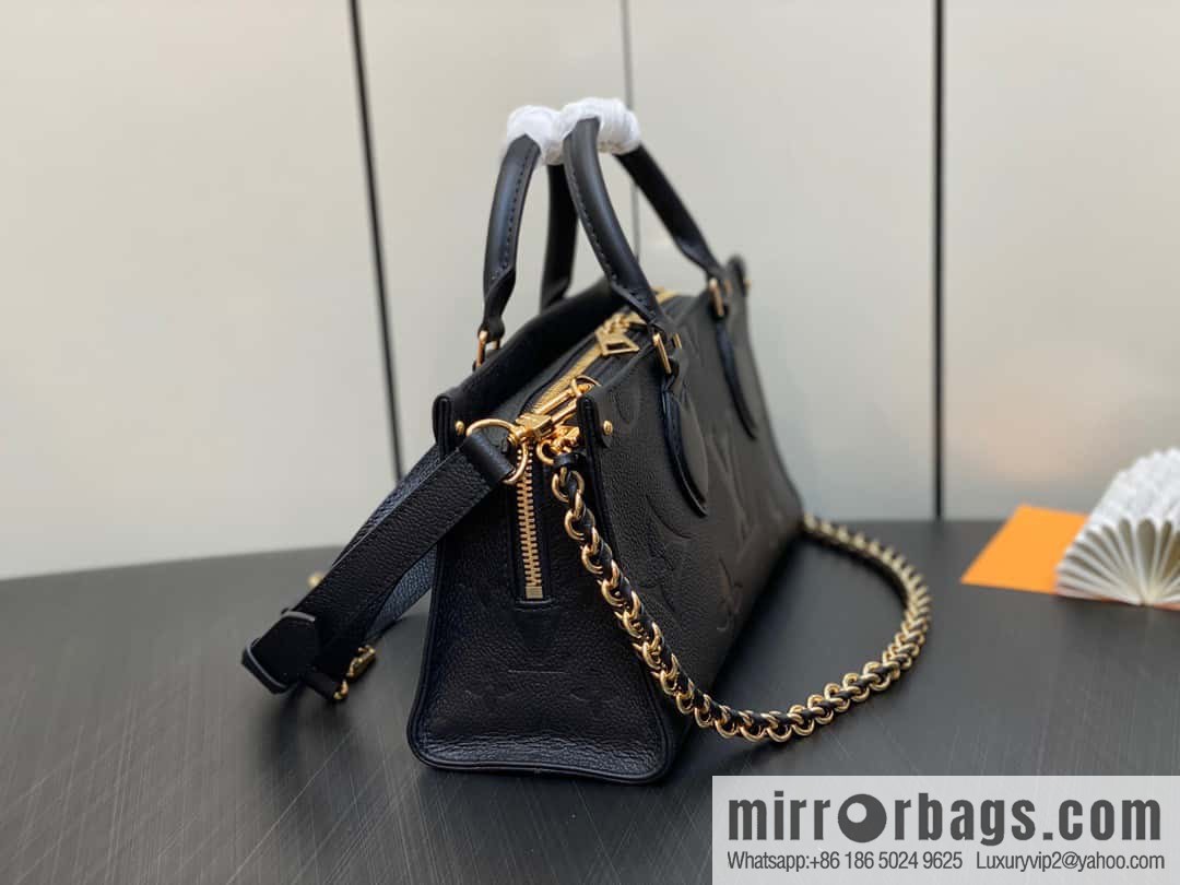 [Original single boutique] M23640 black full leather embossed square bag series, autumn and winter new ONTHEGO EAST WEST handbag M23698