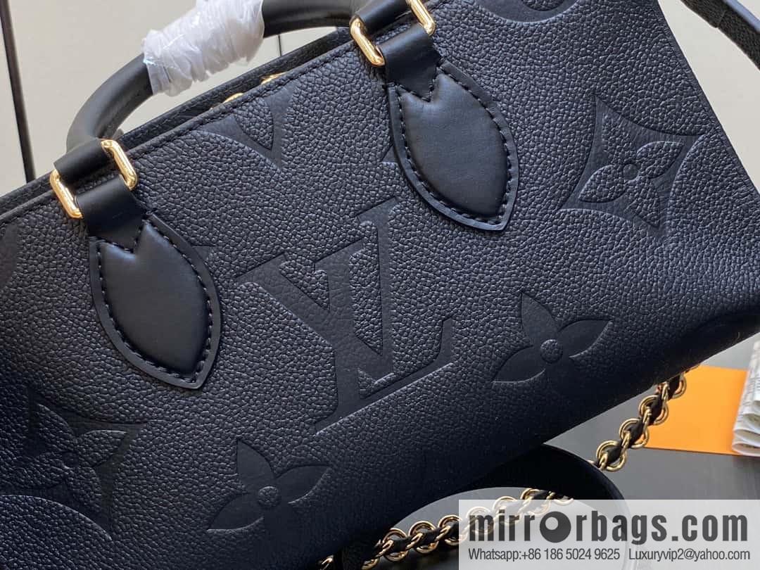 [Original single boutique] M23640 black full leather embossed square bag series, autumn and winter new ONTHEGO EAST WEST handbag M23698