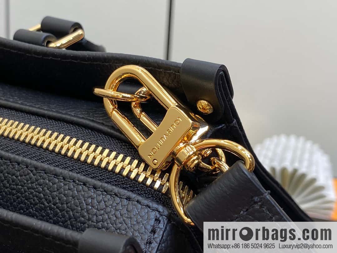 [Original single boutique] M23640 black full leather embossed square bag series, autumn and winter new ONTHEGO EAST WEST handbag M23698