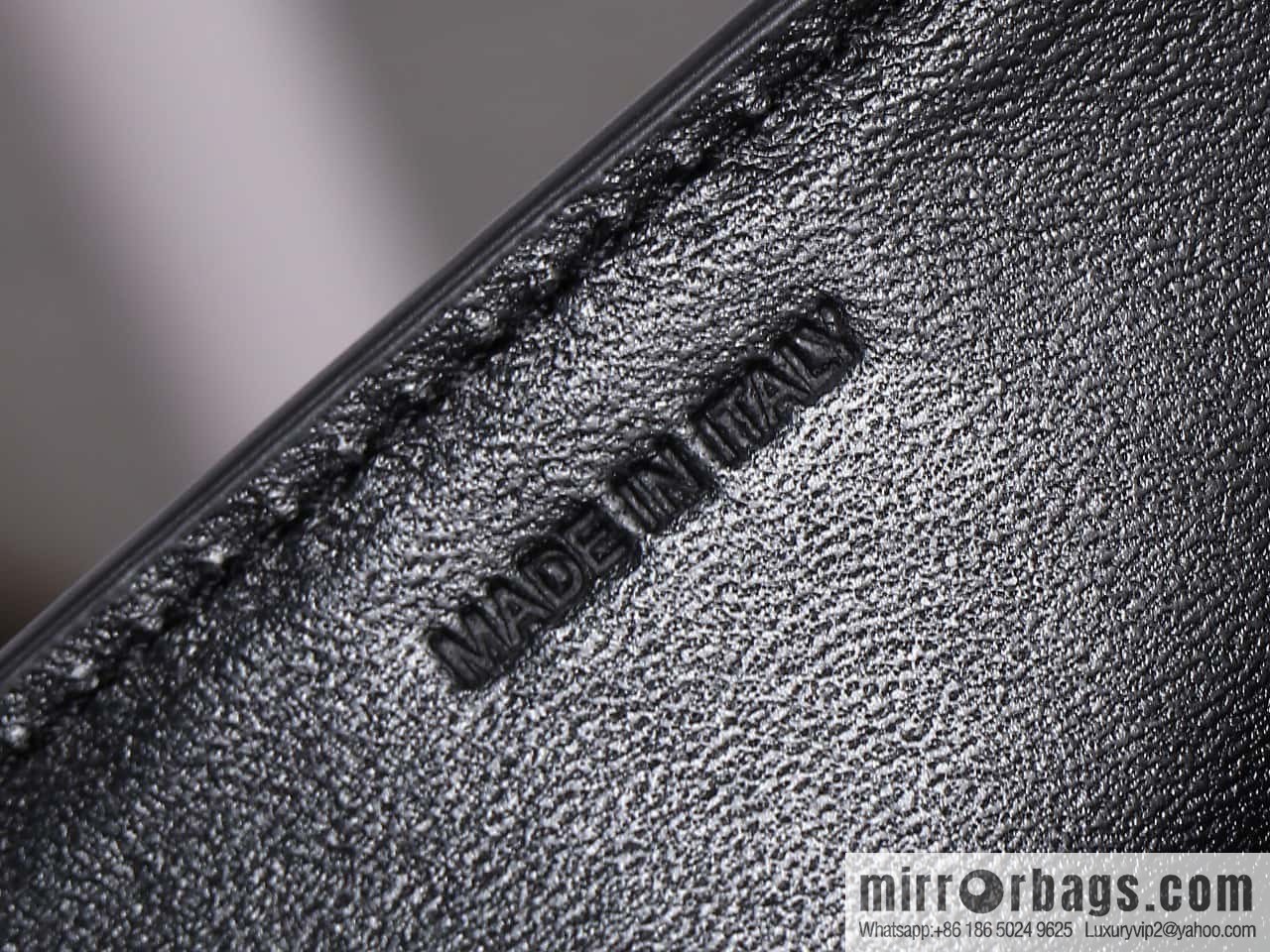 [Premium quality, all-steel hardware] CELINE 23s autumn and winter new products | COLLEGE TRIOMPHE bright cow leather (fabric) chain strap handbag number: 113583 Arc de Triomphe autumn new
