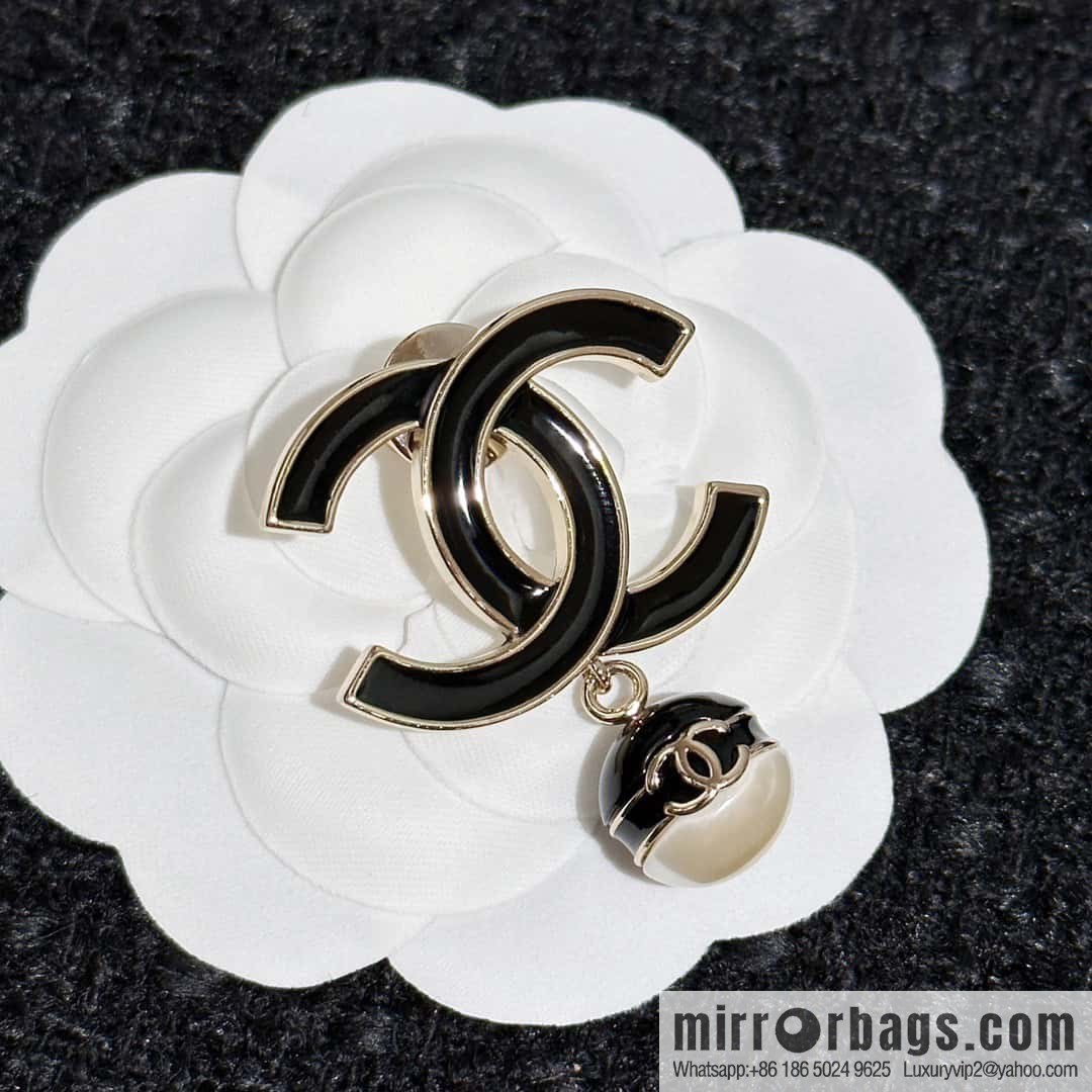 ❗️New ❗️ Chanel brooch ☀️ new ☑️ Chanel black drip double c pearl brooch ☀️