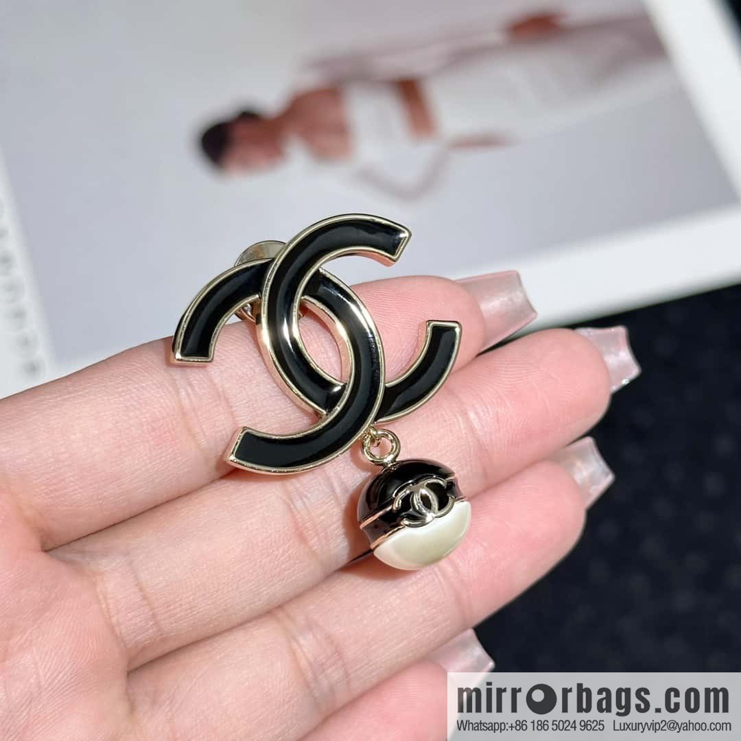 ❗️New ❗️ Chanel brooch ☀️ new ☑️ Chanel black drip double c pearl brooch ☀️
