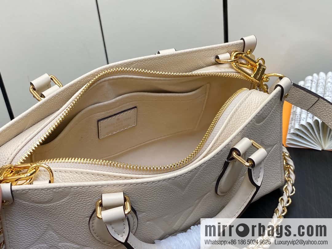 [Original order boutique] M23698 meters white, full leather embossed square bag series, autumn and winter new ONTHEGO EAST WEST handbag M23640