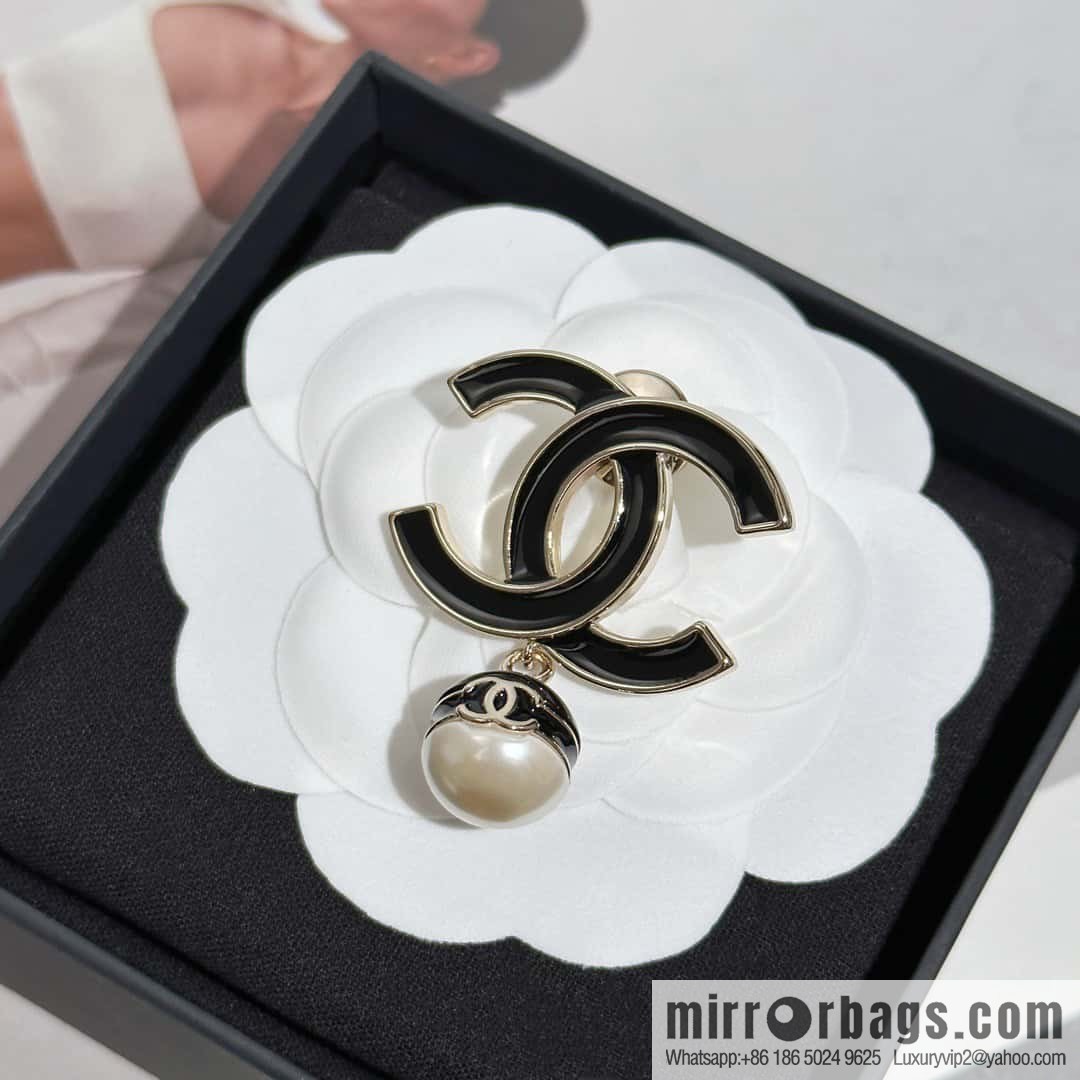 ❗️New ❗️ Chanel brooch ☀️ new ☑️ Chanel black drip double c pearl brooch ☀️