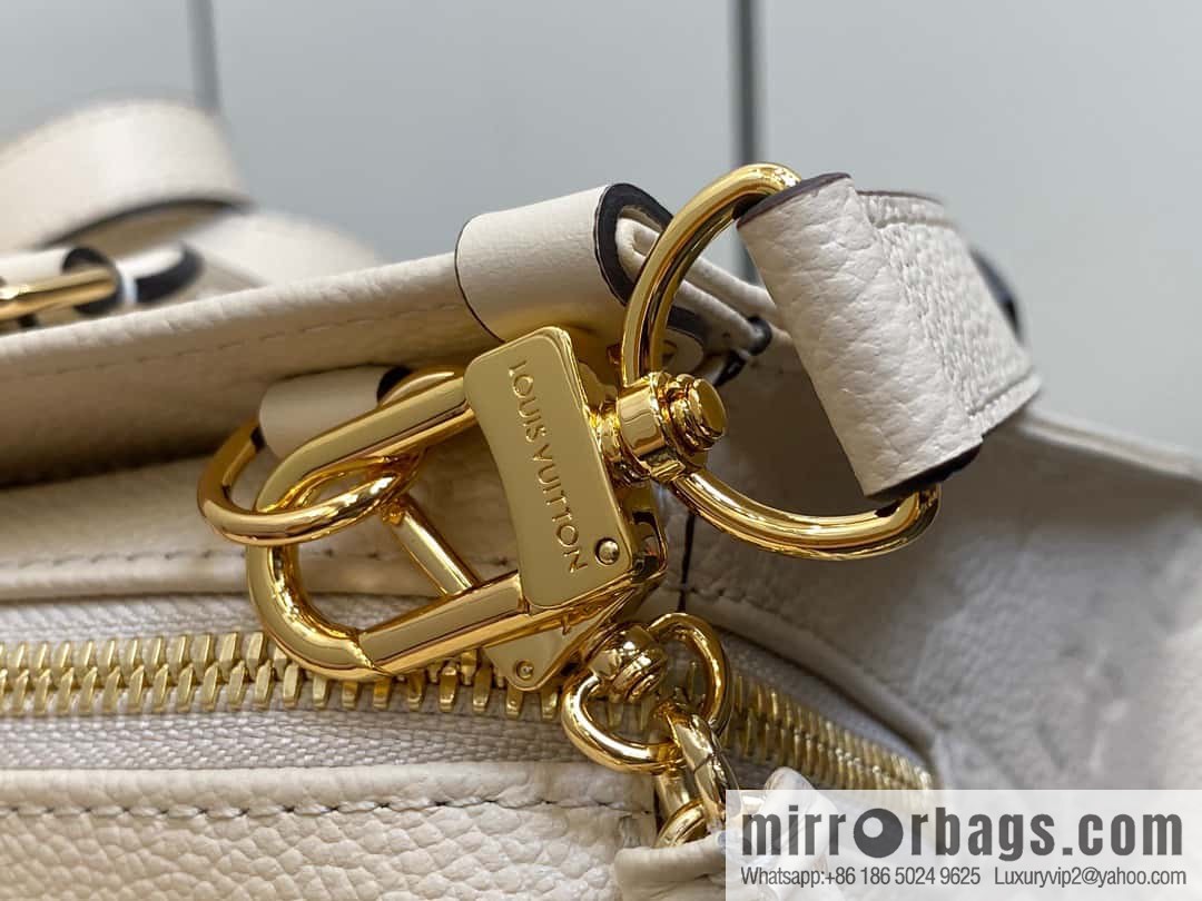 [Original order boutique] M23698 meters white, full leather embossed square bag series, autumn and winter new ONTHEGO EAST WEST handbag M23640