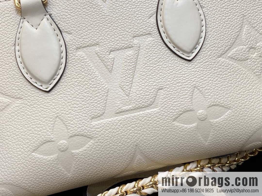 [Original order boutique] M23698 meters white, full leather embossed square bag series, autumn and winter new ONTHEGO EAST WEST handbag M23640
