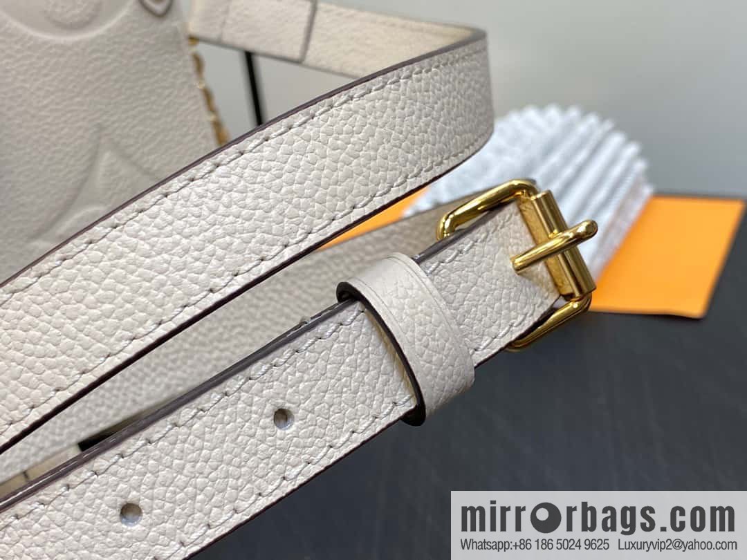 [Original order boutique] M23698 meters white, full leather embossed square bag series, autumn and winter new ONTHEGO EAST WEST handbag M23640