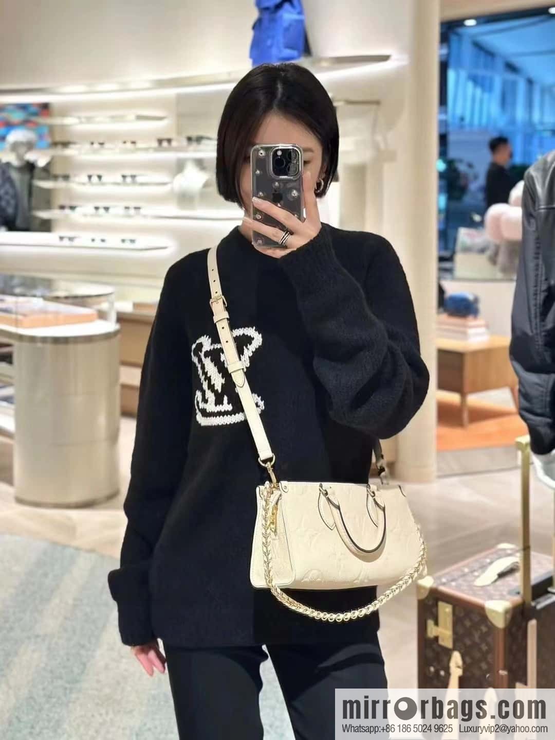 [Original order boutique] M23698 meters white, full leather embossed square bag series, autumn and winter new ONTHEGO EAST WEST handbag M23640